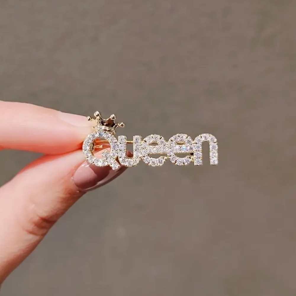 NEW!Elegant “Queen” Rhinestone Brooch Pin 👑 B1-53 - Picture 2 of 5